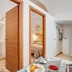 Tiny House 21 Bright Aparment