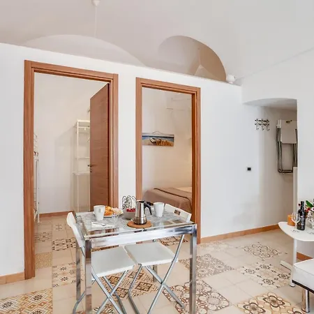 Tiny House 21 Bright Aparment דירה
