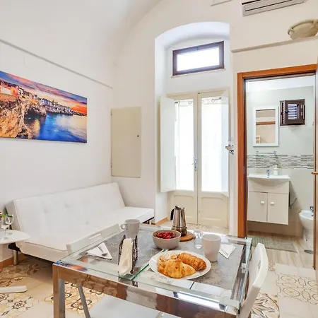 Tiny House 21 Bright Aparment * Polignano a Mare