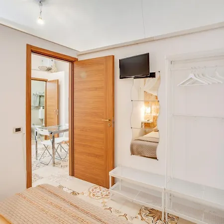 Tiny House 21 Bright Aparment